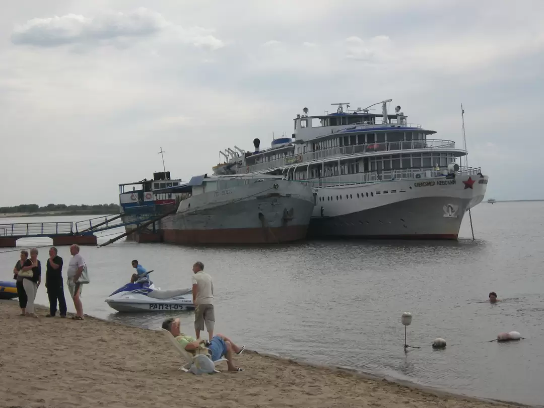 «Невский» на стоянке в Ахтубе