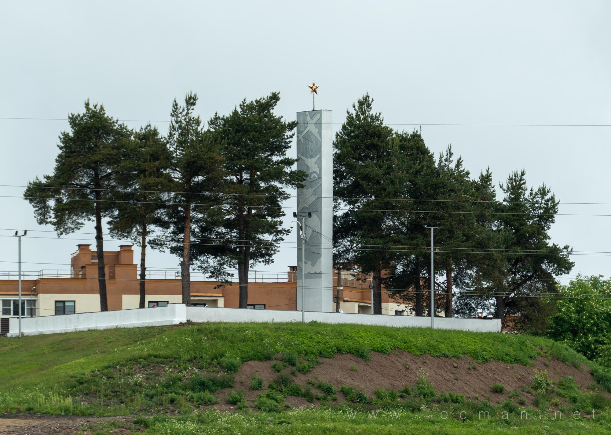 Памятник на Братской могиле в городе Подпорожье Памятник на Братской могиле в городе Подпорожье