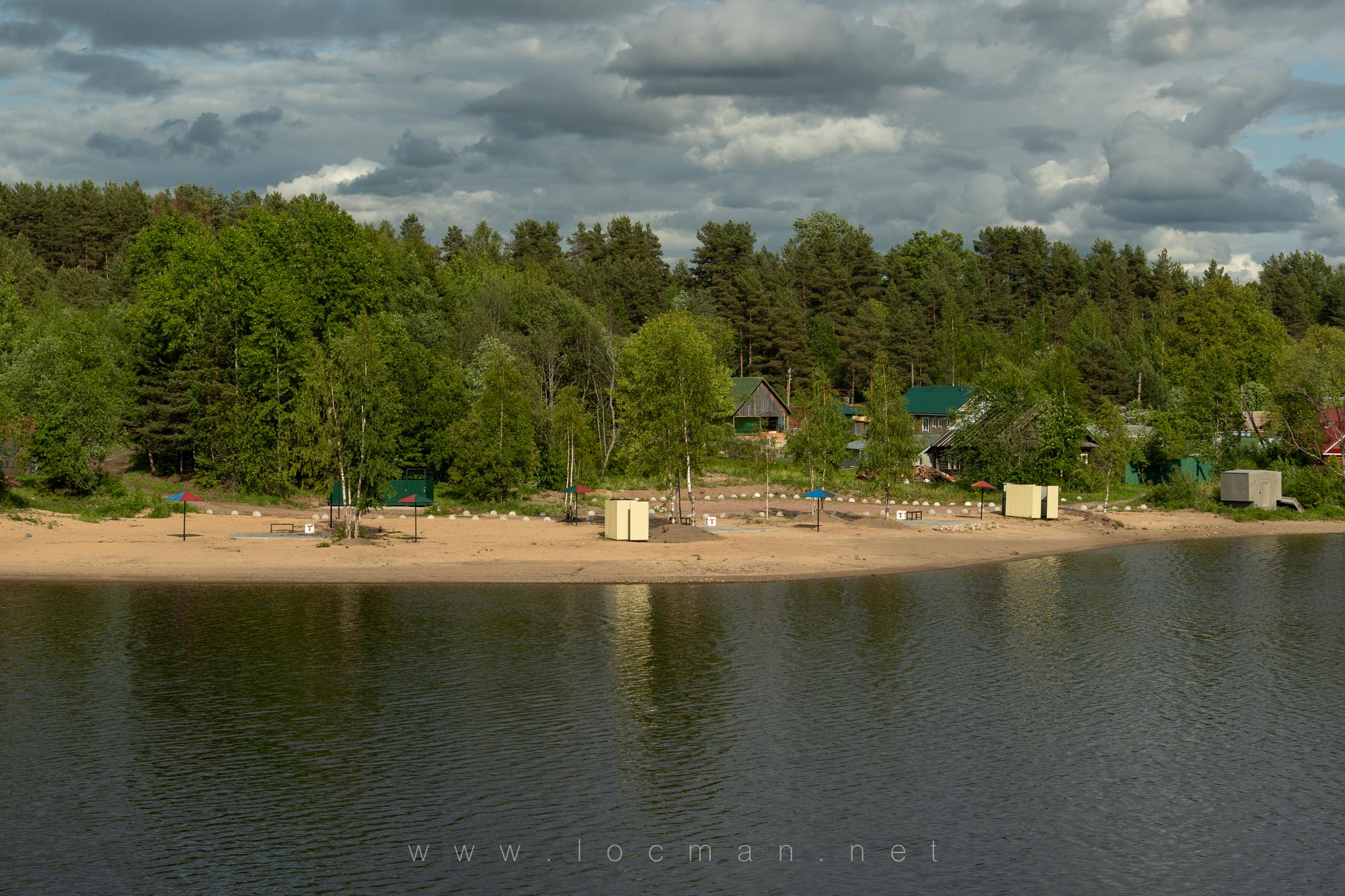 Пляж в посёлке Никольский на реке Свирь Пляж в посёлке Никольский на реке Свирь