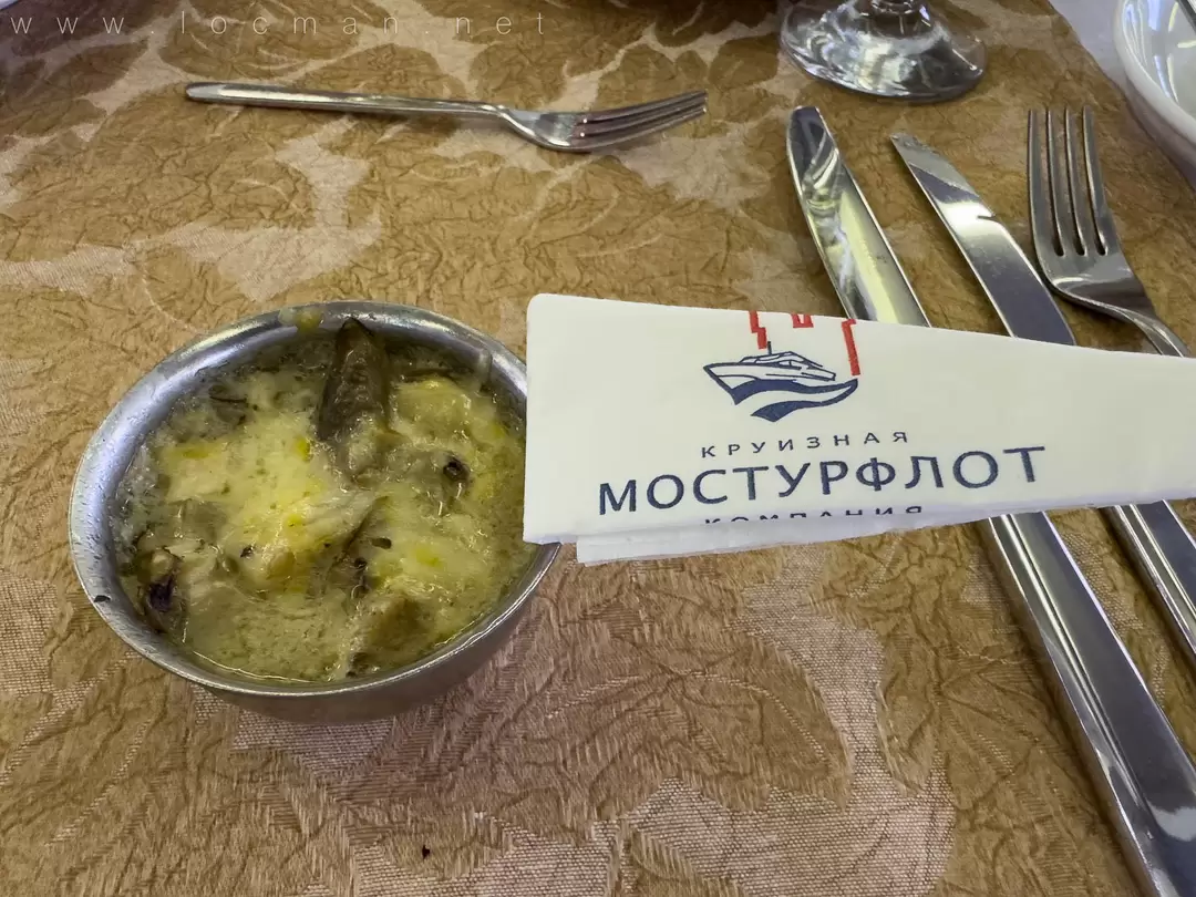 Жульен из курицы с шампиньонами, теплоход «Василий Суриков»