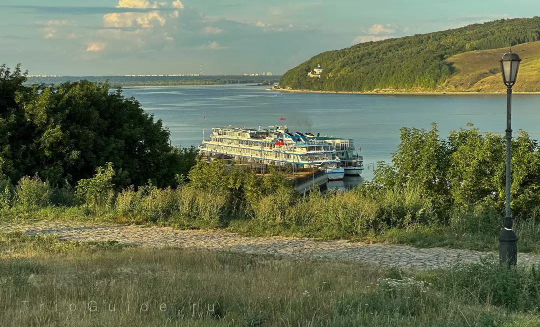 Пейзаж с речными теплоходами, Свияжск