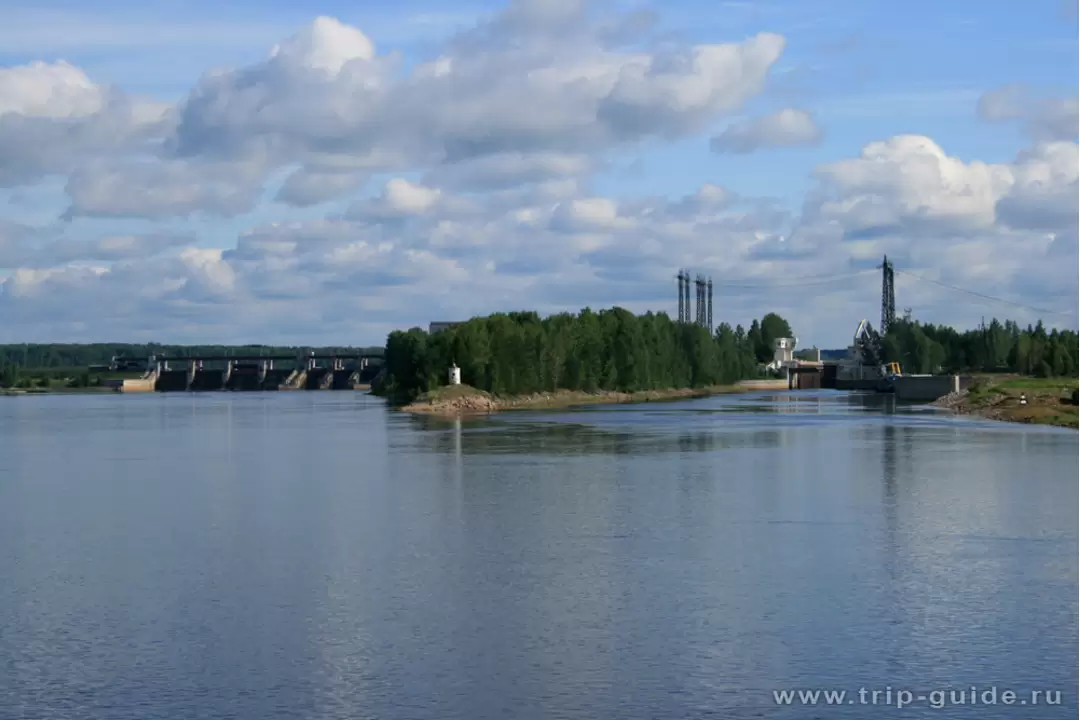 Река свирь озеро. Свирь (река) и Свирица. Река Свирь Ленинградская область. Река Свирь, Великий Новгород. Подпорожский район: река Свирь.