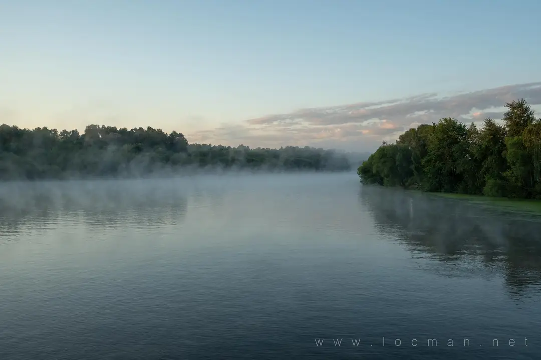 Туман на реке фото