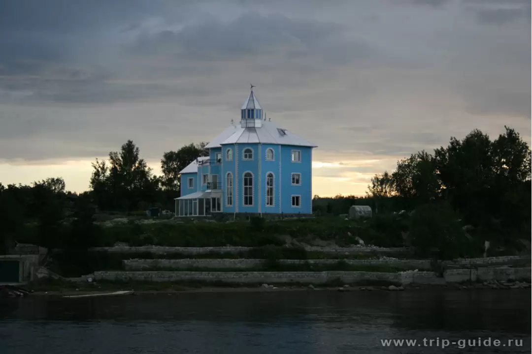 Особняк на берегу Невы