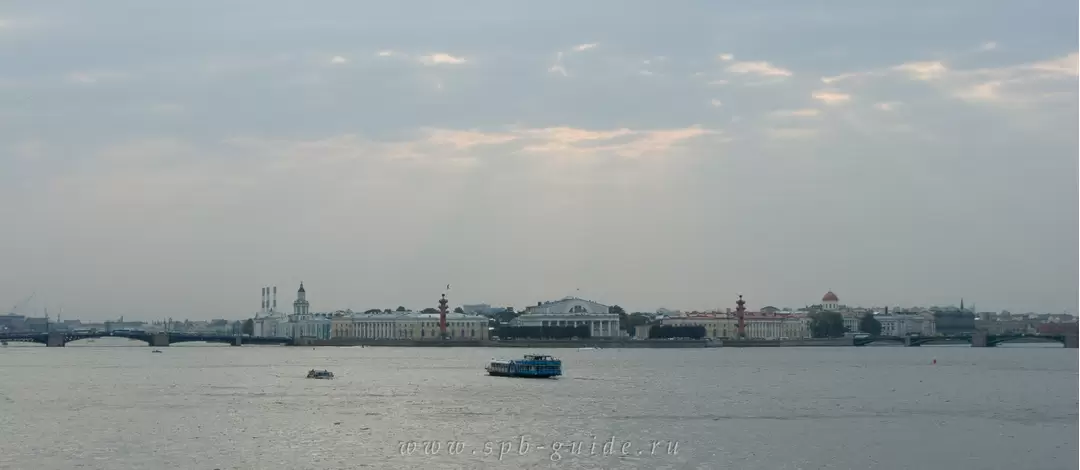 Вид на Стрелку Васильевского острова с Троицкого моста