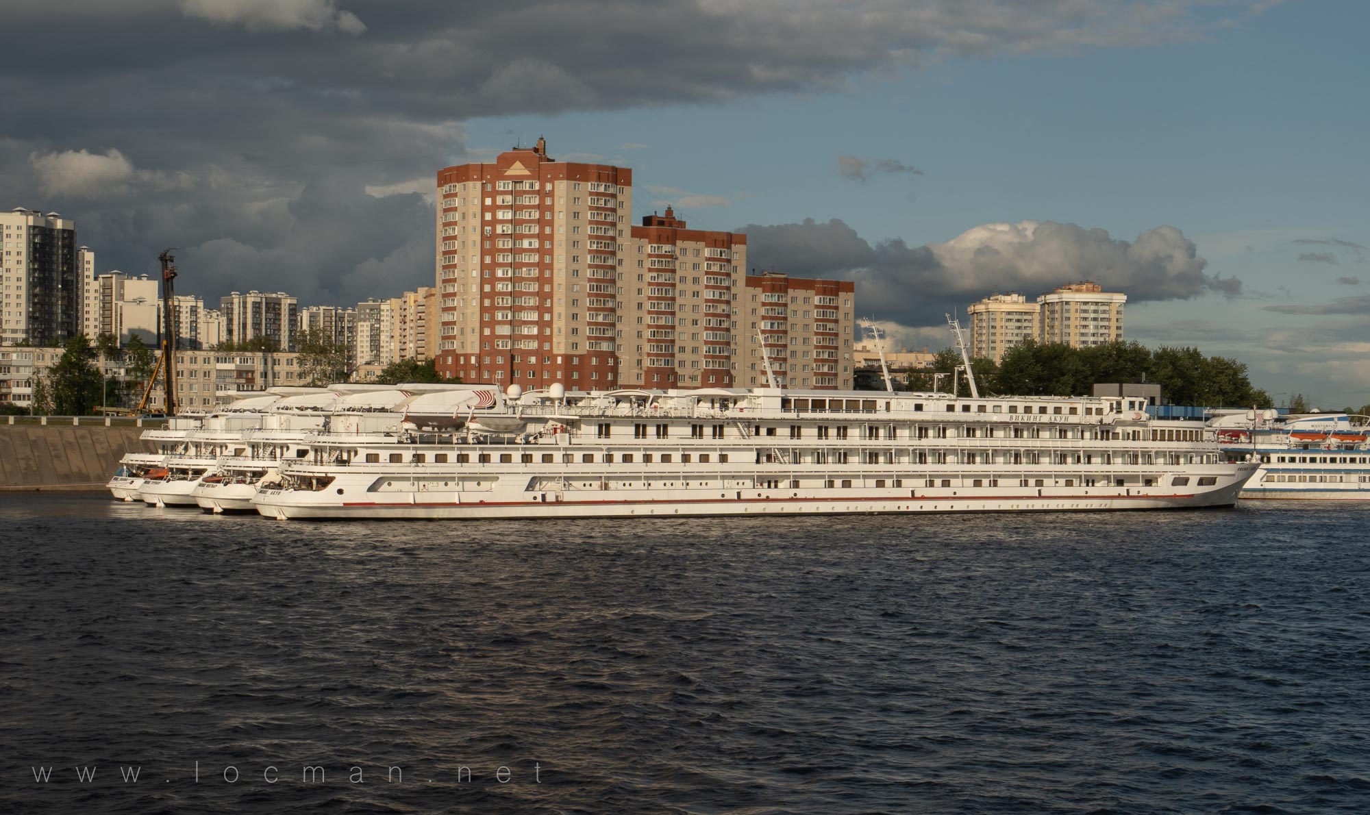 Теплоходы компании «Viking Cruises» на приколе в Петербурге Теплоходы компании «Viking Cruises» на приколе в Петербурге