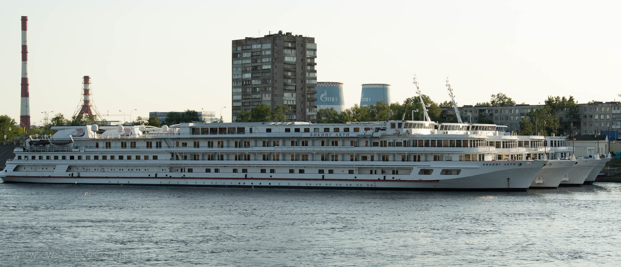 Теплоходы компании Викинг (Viking Cruises) на многолетней стоянке в Санкт-Петербурге