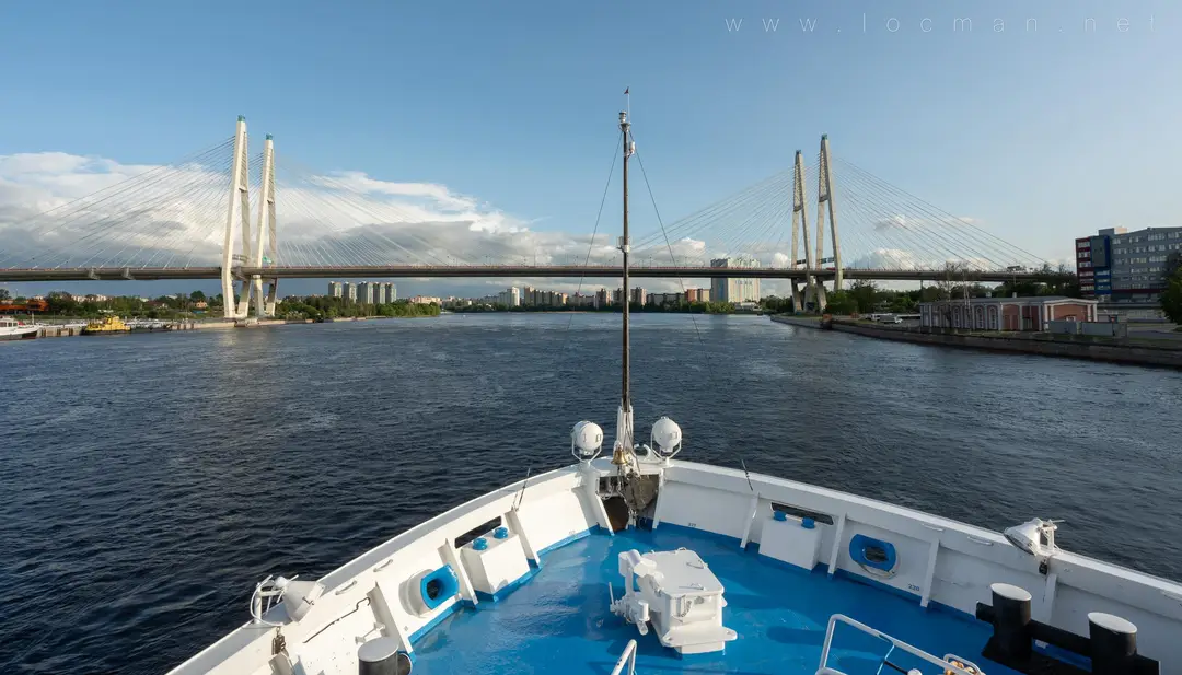 Вантовый Большой Обуховский мост, вид с борта теплохода