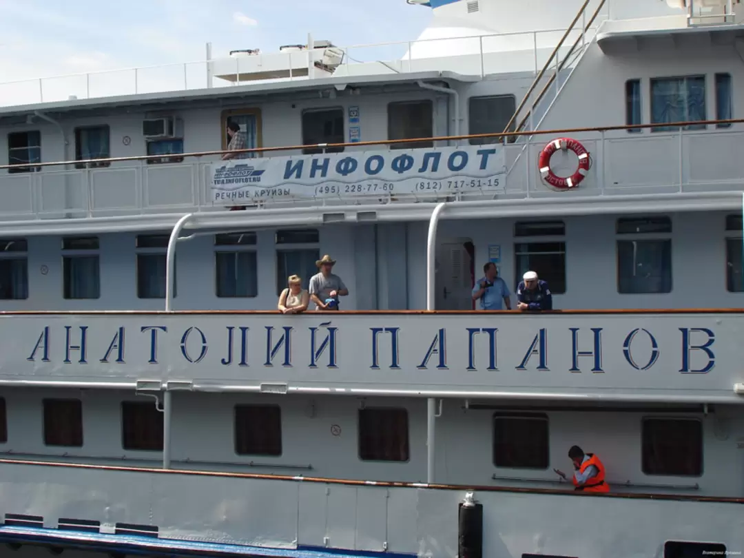 Отправление теплохода «А. Папанов» в круиз Отправление теплохода «А. Папанов» в круиз
