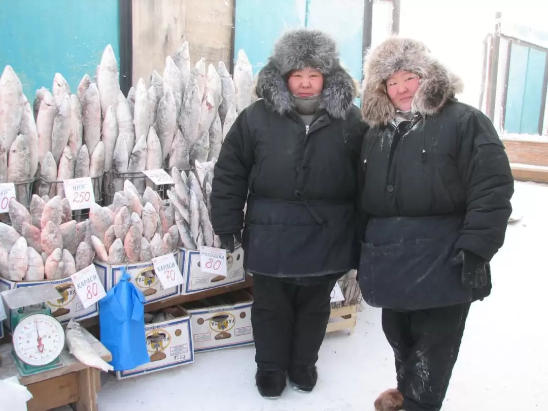 Очаровательные девушки на Крестьянском рынке Якутска Очаровательные девушки на Крестьянском рынке Якутска
