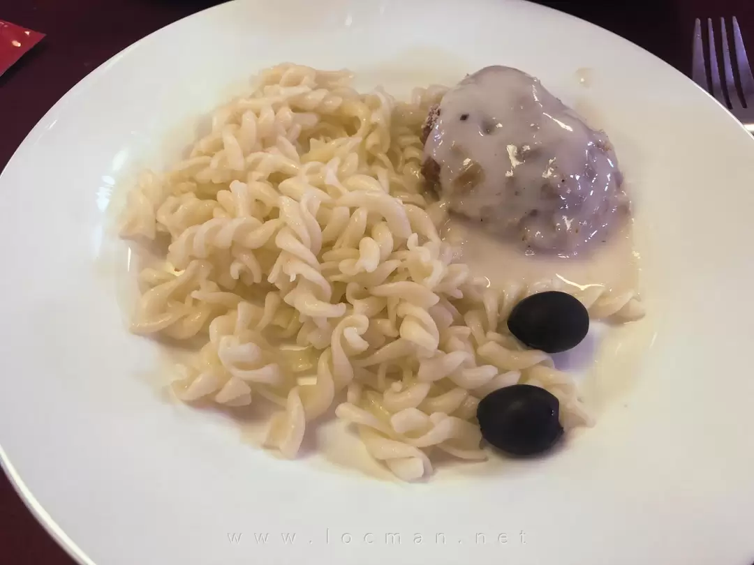 Котлетка с макаронами и две оливки на теплоходе «Юрий Никулин» Котлетка с макаронами и две оливки на теплоходе «Юрий Никулин»
