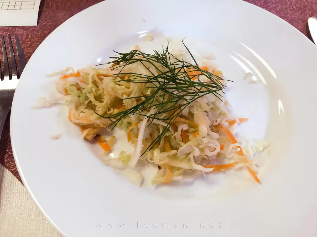 Салат из капусты и морковки, теплоход «Юрий Никулин»