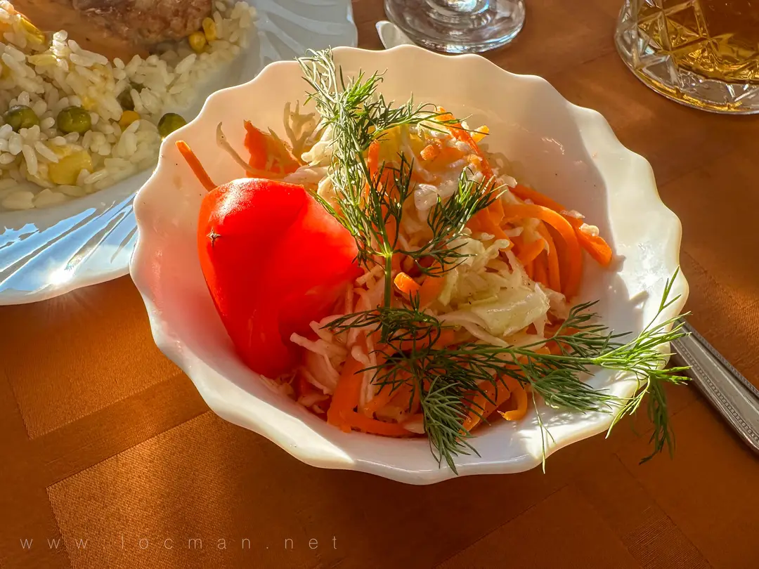 Салат из свежей капусты с морковкой по-корейски