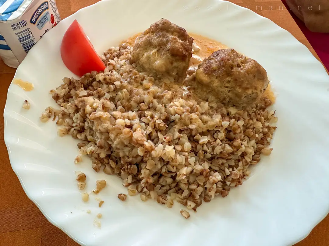 Тефтели мясные с гречкой на теплоходе «Сергей Образцов»