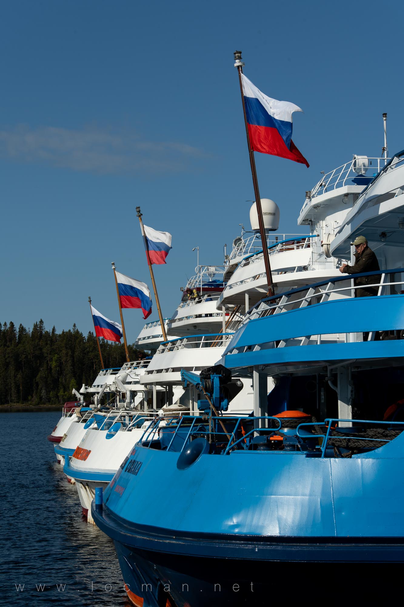 Флаги России на теплоходах, красивое фото Флаги России на теплоходах, красивое фото